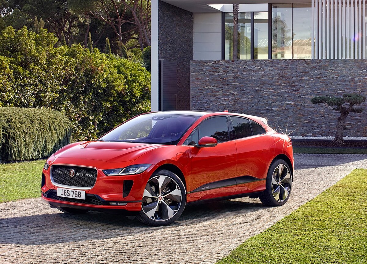  Всемирно известный британский автомобильный бренд Ягуар представил мировой общественности новый Jaguar I Pace с электрическим двигателем.-2