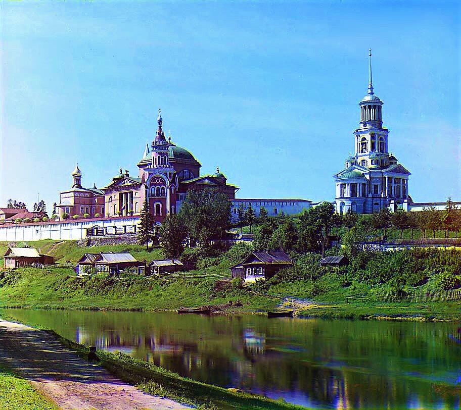 В 1910 году Борисоглебский монастырь выглядел вот так. (Проскудин-Горский)