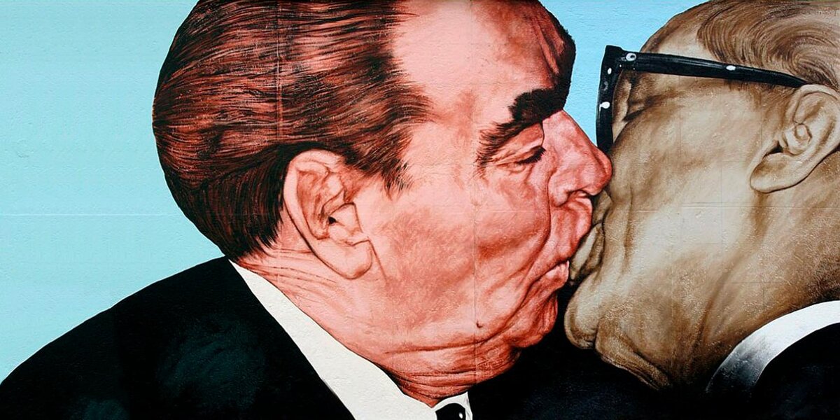 Поцелуй брежнева и хонеккера картина