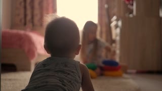 
Идиллию нарушил неожиданный звонок того самого полицейского. Нашли маму малыша. Оказалось, что это вовсе не случай с нерадивой мамашей. Мама мальчика была беременна вторым ребёнком, когда они пошли погулять. И вдруг у неё начались резкие боли в животе. Присели на скамейку, малыш всё-время был рядом. Маме вроде стало лучше, и она попробовала встать, и тут снова резкая боль и потеря сознания. Да ещё и сесть обратно не успела, так и свалилась за лавочку.