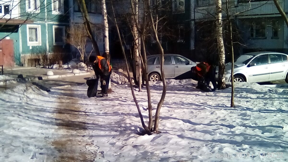 Один дворник, один дом - это в прошлом. Они теперь бригадами обходят кварталы.