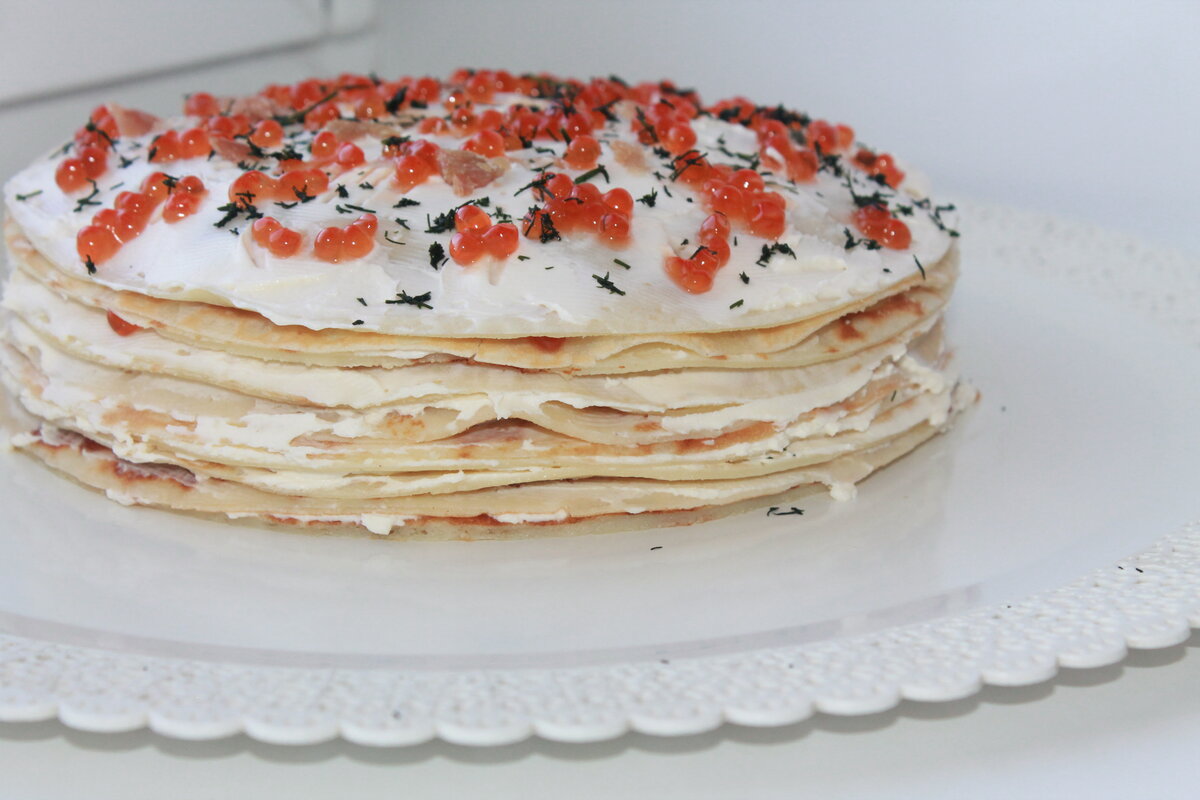 Блинный торт с форелью и красной икрой, пошаговый рецепт на ккал, фото, ингредиенты - Натали