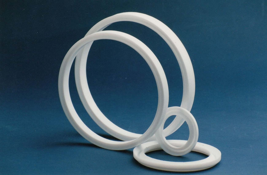 Седло ptfe. Фторопластовое уплотнительное кольцо. Фторопластовое седло для шарового крана. Уплотнение для шаровых кранов фторопластовые. Уплотнения для шаровых кранов PTFE.