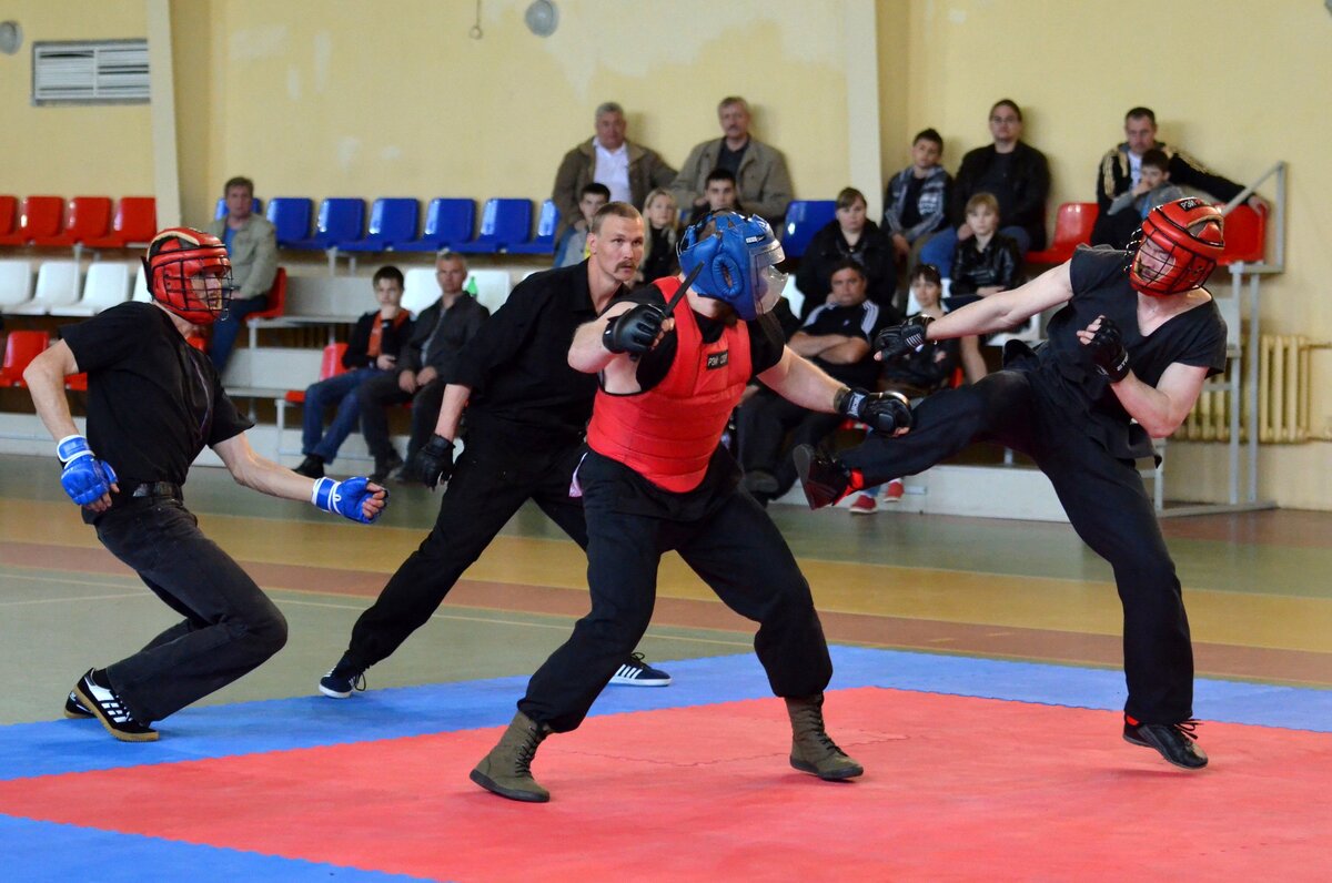 Вооруженное нападение на здание. Группа атака рязань. Полиция россии на митингах. Групповой штурм. Штаб фсб на лубянке.