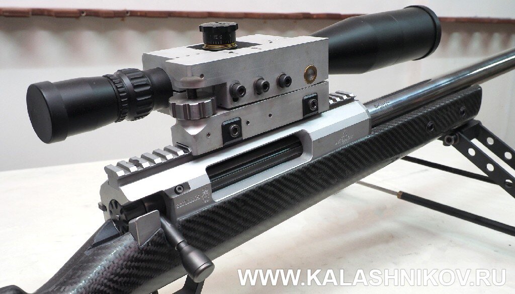 Рекордные стрельбы проводились со специально подготовленной винтовкой СВЛК-14 «Сумрак» оригинальным патроном калибра .40 Lobaev Improved с 28-грамовой пулей (в основе пережатая гильза патрона .408 Chey Tac). У винтовки удлинённый до 935 мм ствол с нестандартным шагом нарезов (254 мм) и смещённый влево регулируемый (max 400 МОА) кронштейн с оптическим прицелом фирмы March (увеличение х5-40)