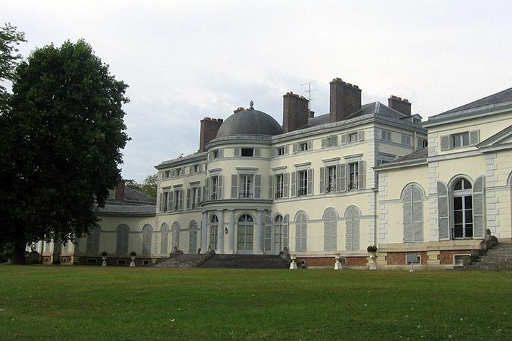 Принадлежавший Каримовой замок в окрестностях Версаля. Фото с сайта Allcastles.ru