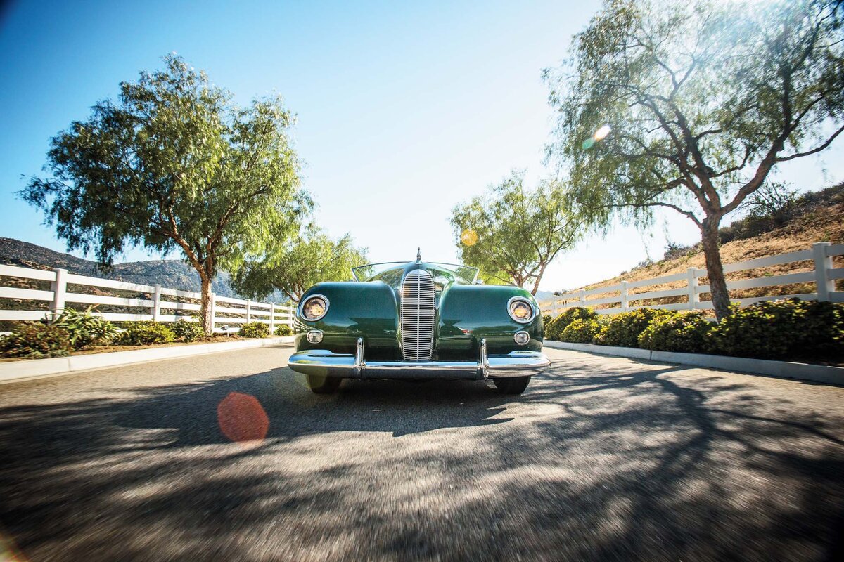 Машина джордж. Maverick Sportster 1952. Чандлер машина. Оазис машина. Фрилансер машина.