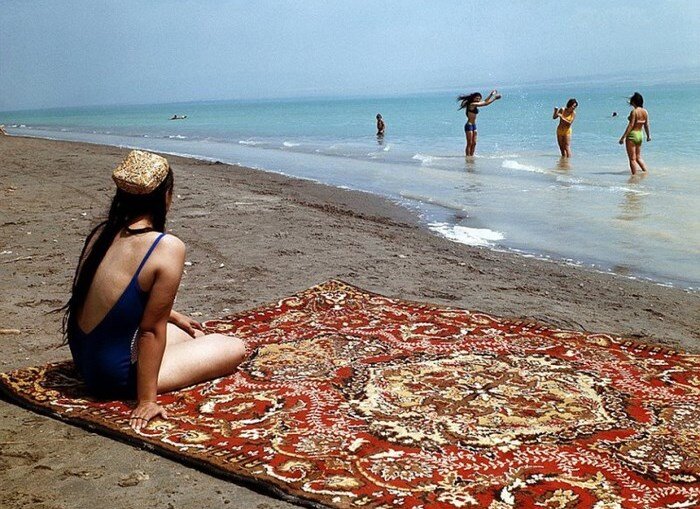 Отдыхающие на пляже Таджикского моря (до 2016 года Кайраккумское водохранилище) СССР, 1975 год.
Фото: pikabu.ru