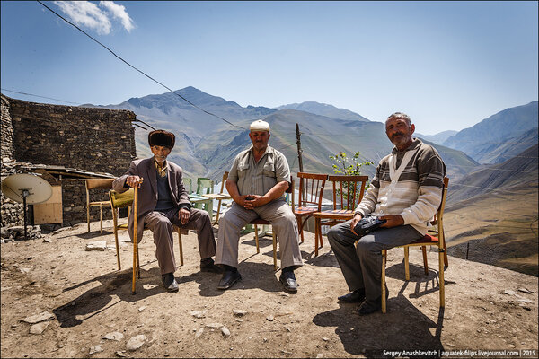 Суровая и невесёлая жизнь людей в глухом азербайджанском кишлаке