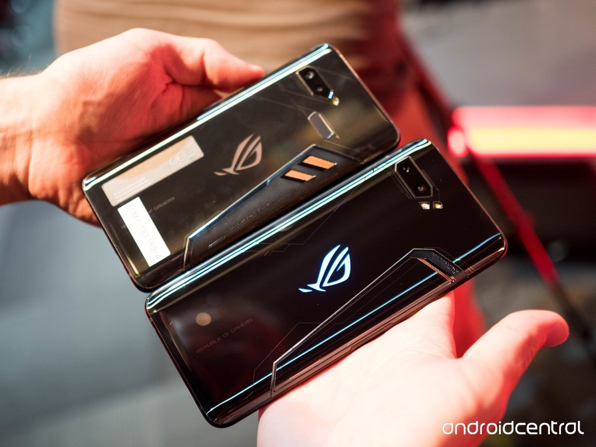  Да, лого светится и тут. Источник: Android Central 