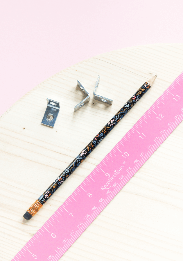 Разметка и просверливание отверстий под уголки