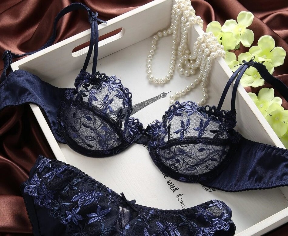 Кружевной бюстгальтер для глубокого декольте