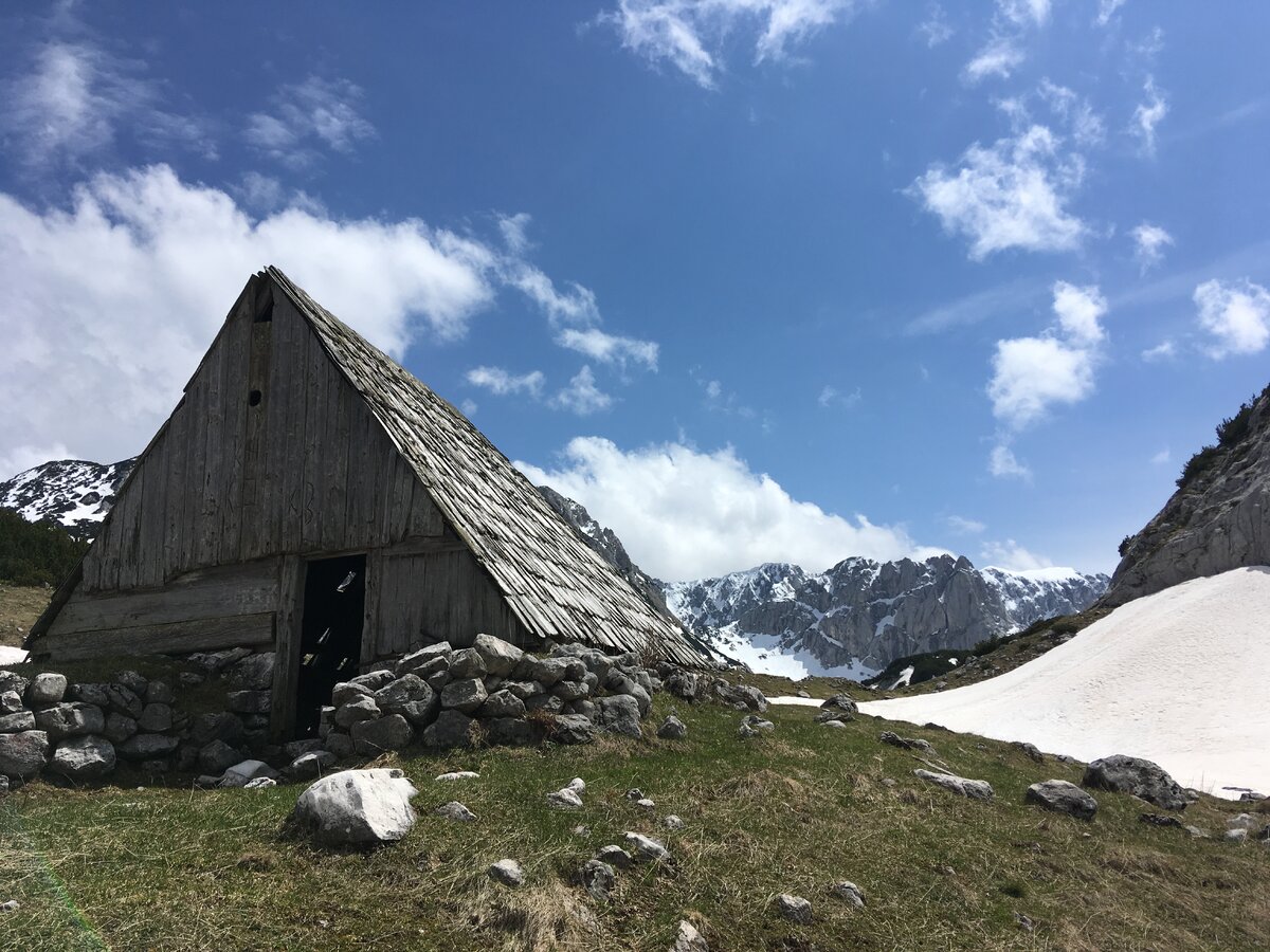 Рейтинг жилья и отзывы о нём не всегда соответствует действительности. Кажется, что заселят во дворец, а заселяют в халупу.