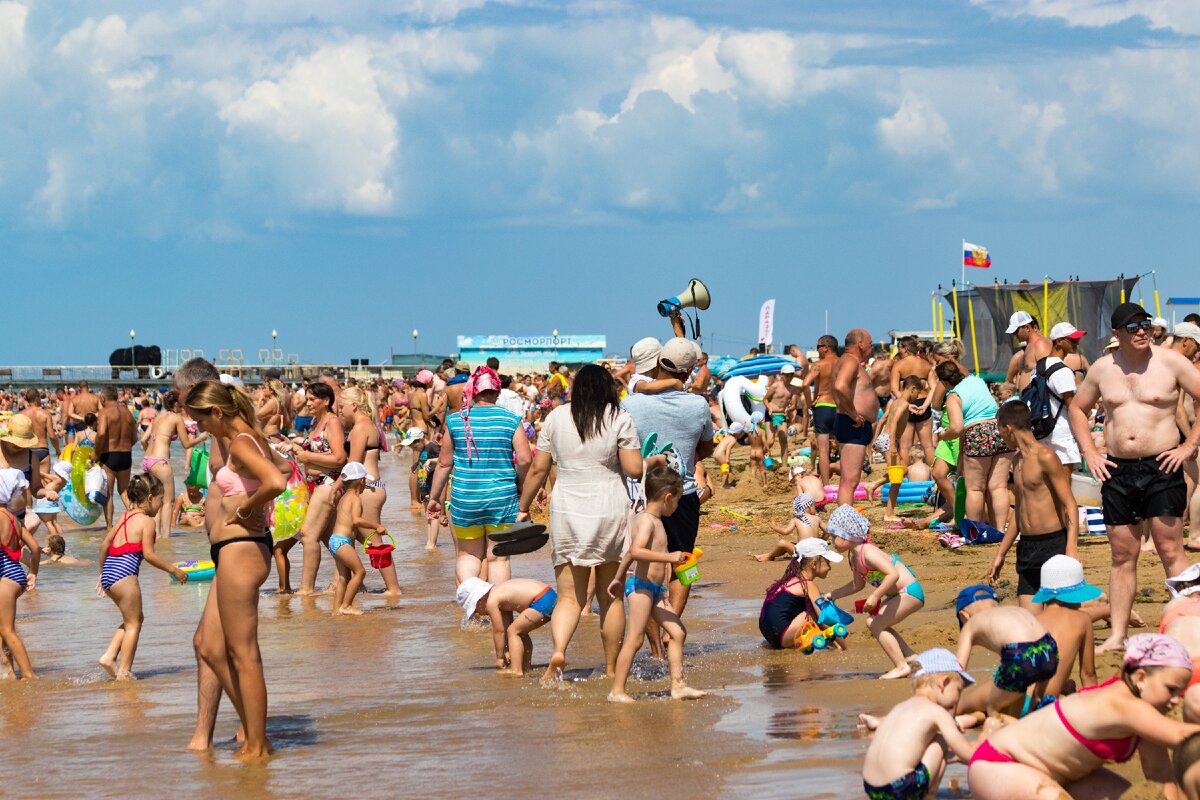 Краснодарские пляжи фото. Краснодар Анапа Витязево. Пляж Витязево Анапа 2010. Анапа пляж Витязево народ. Пляж в Витязево Анапа сейчас.