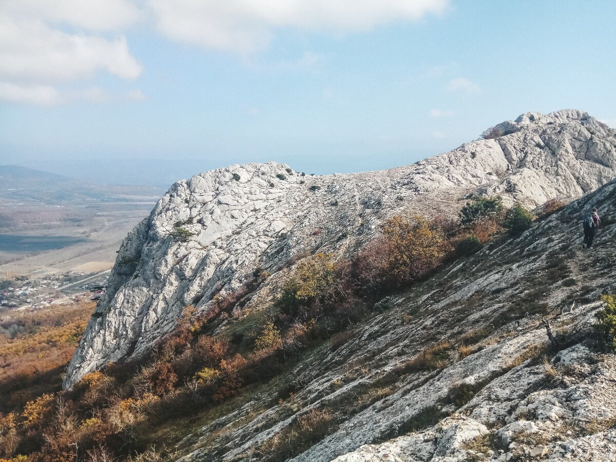 Впереди нас ждет хребет