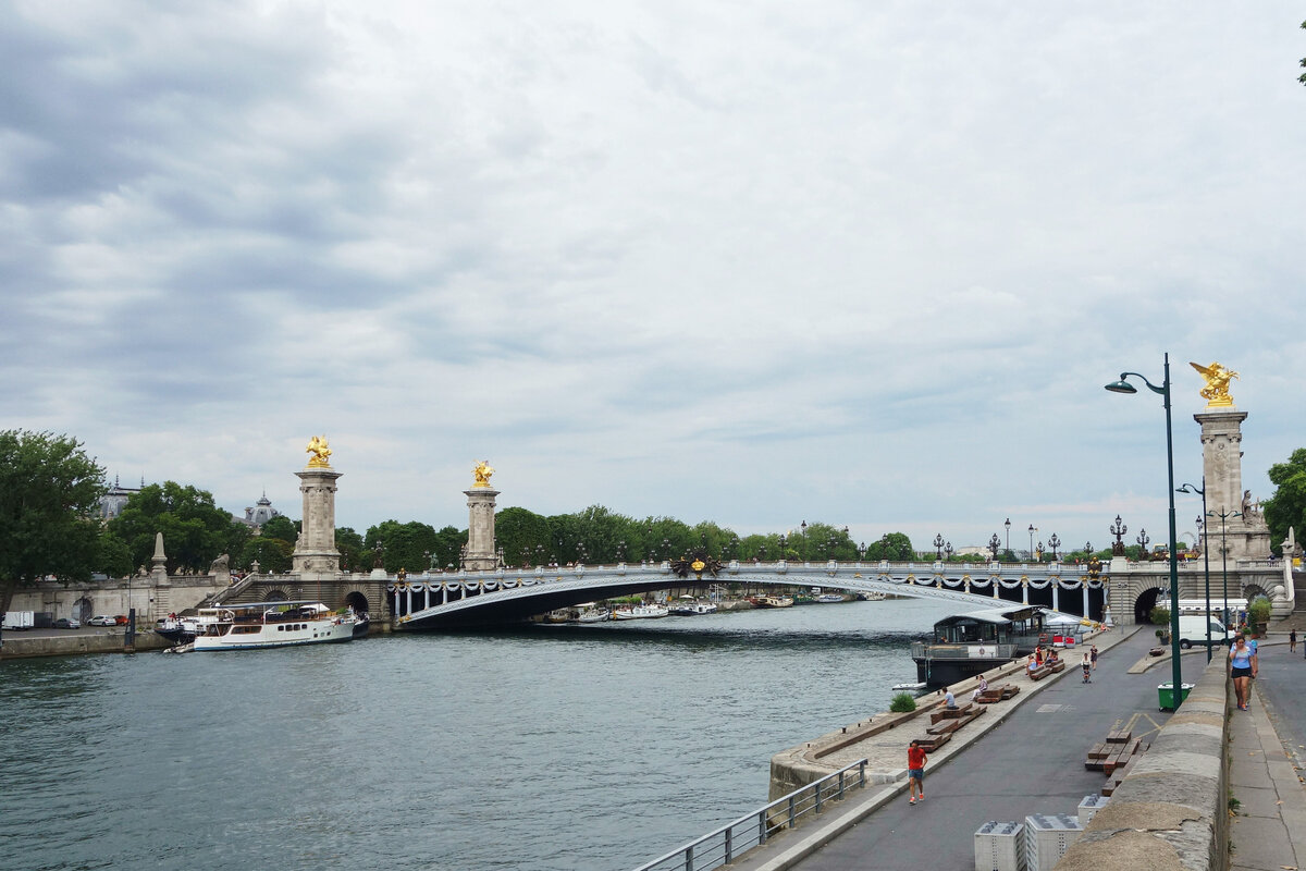 Мост Александра III - один из красивейших мостов Парижа