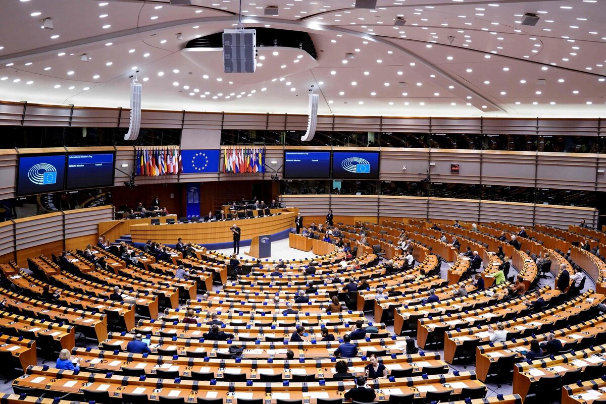 Европейский парламент был почти пуст во время сокращенной сессии в Брюсселе во вторник. Kenzo Tribouillard/Agence France-Presse-Getty Images