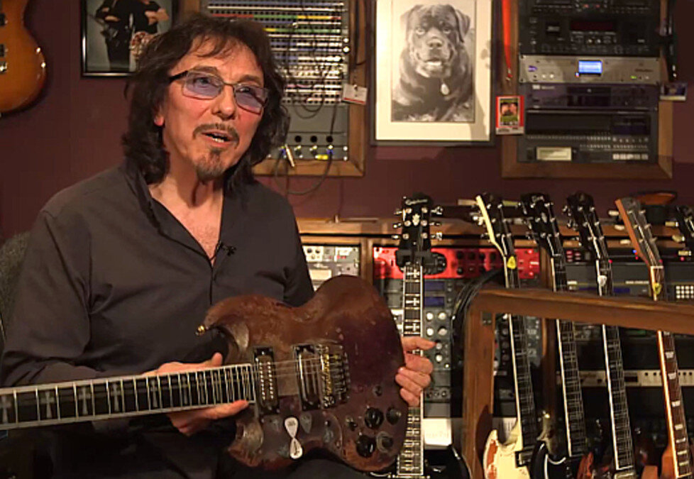 Занятия у тони начинаются в 15 00. Гитары Tony Iommi. Тони Айомми 1970. Tony Iommi Guitar. Томми Айомми гитара.