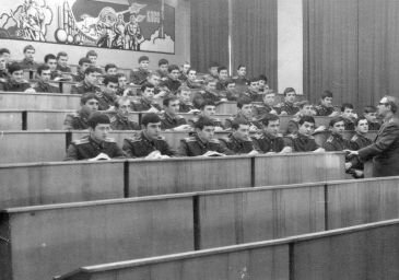 Курсанты 4-го курса БВВАУЛ  1977г.