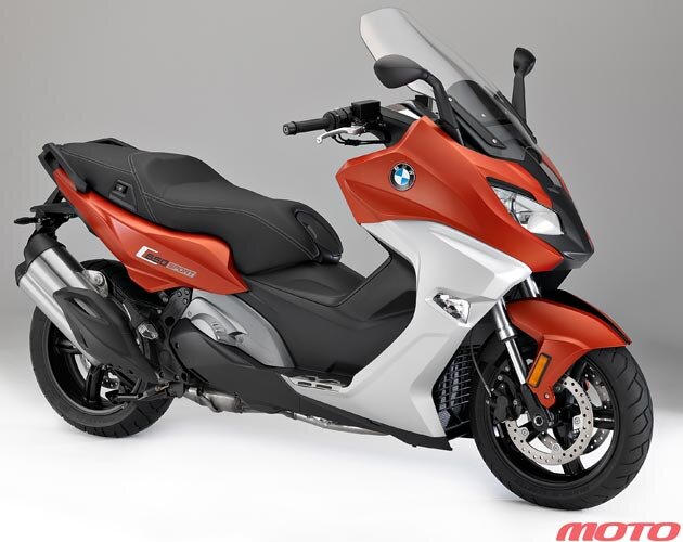 2016 год. Обновление скутерной линейки BMW, потянувшее за собой освеженный дизайн, дополнительные «фишки» и новое имя версии спорт, которая отныне называется C650 Sport. 