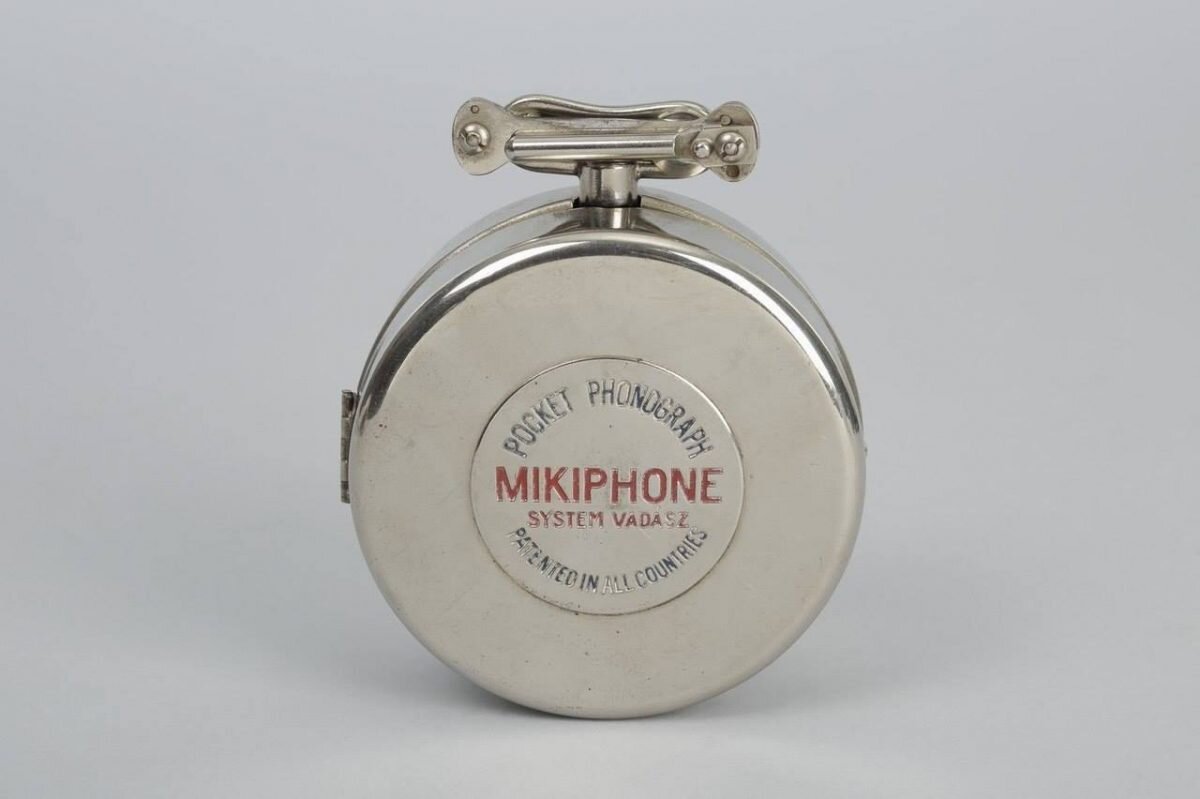 Карманный патефон/фотограф Mikiphone, 1925. The Science Museum, Лондон, официальный сайт - www.sciencemuseum.org.uk