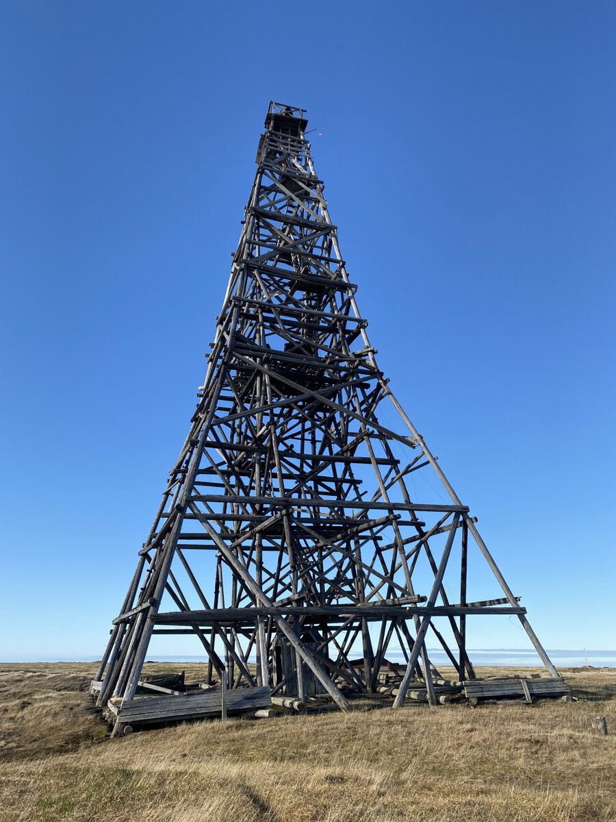 Высота маяка - 35 метров. Фото: Иван Анохин, Центр Современной истории