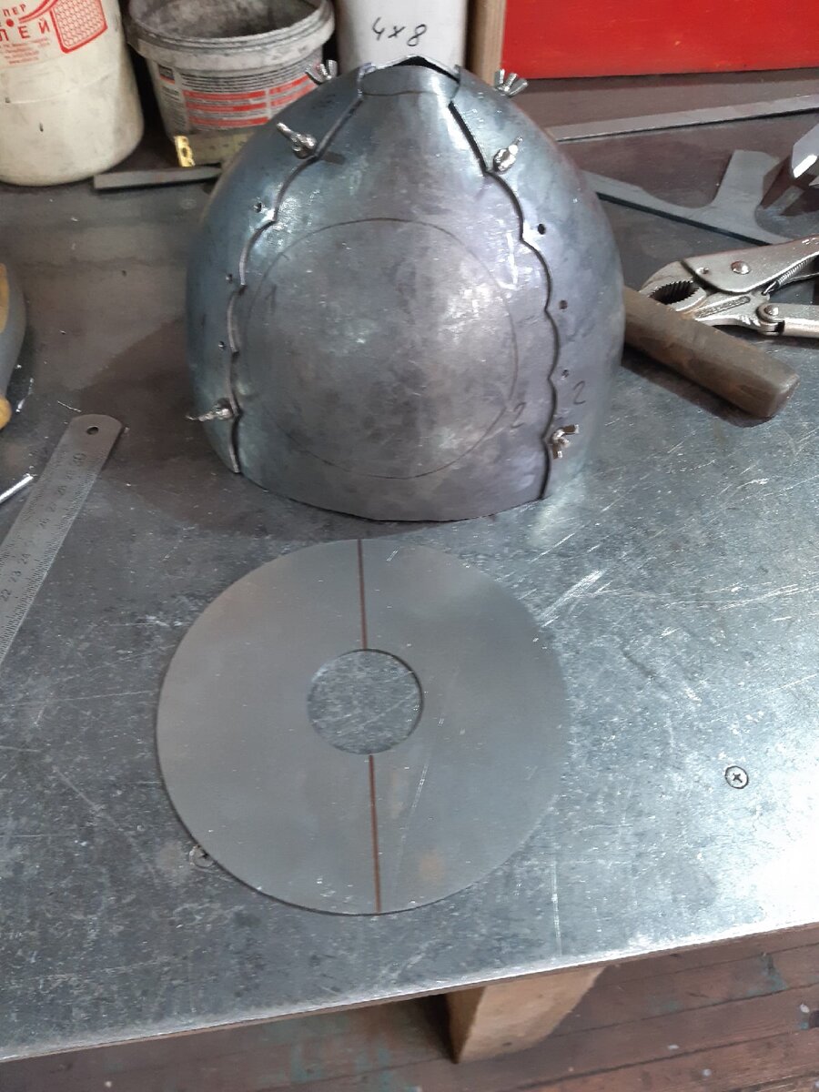 Перед вами заготовка сразу на два навершия шлема