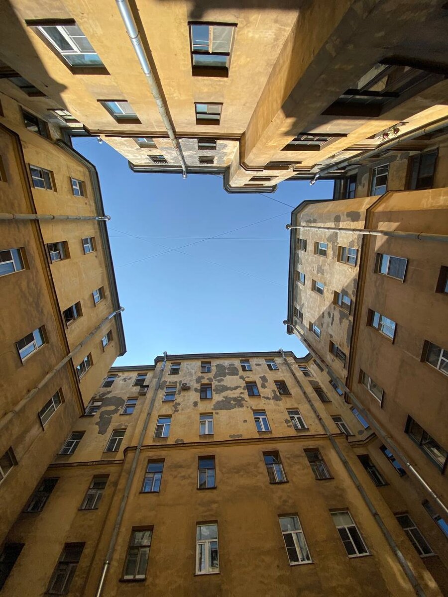 наш двор колодец