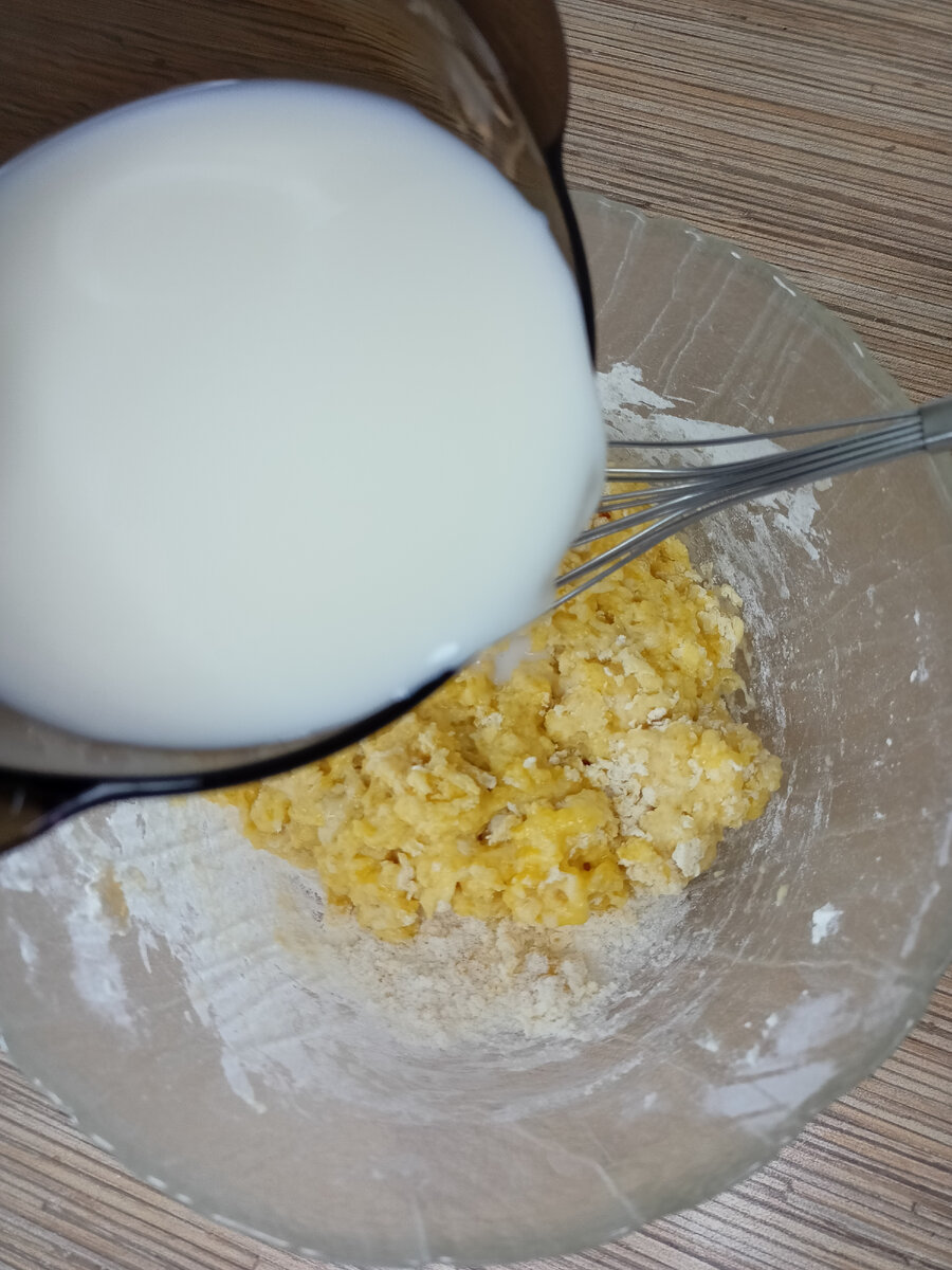 Используем венчик чтобы не было комочков