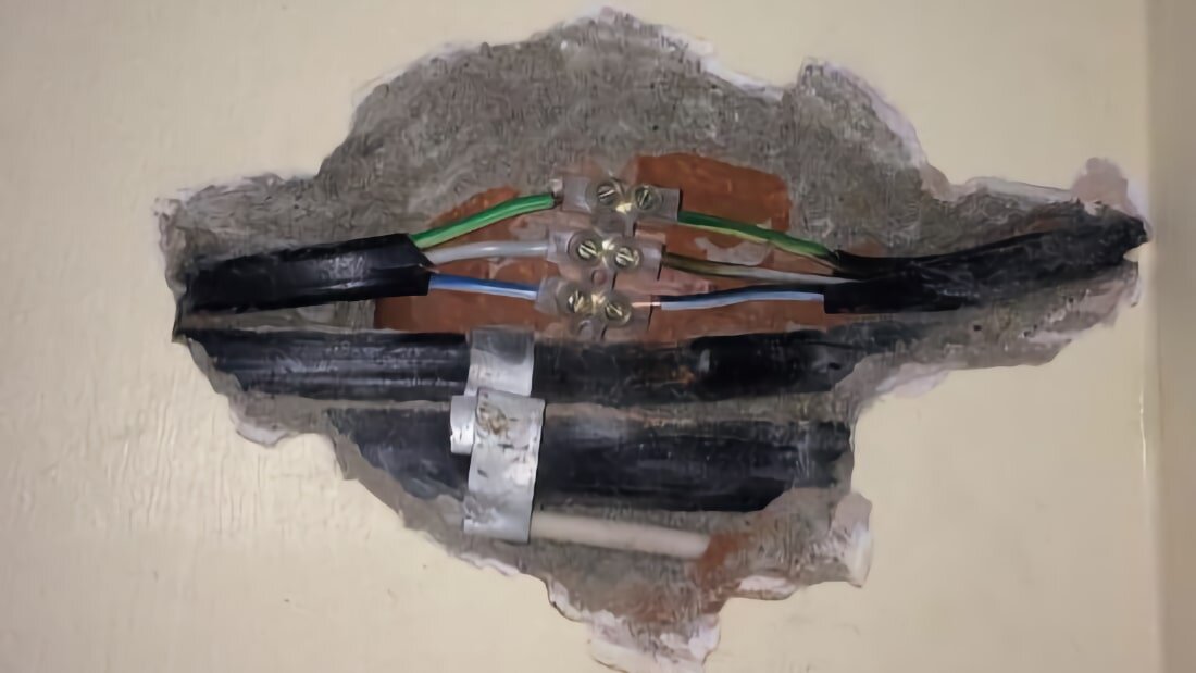 Что делать если перебит кабель в стене? Ремонт проводки в стене