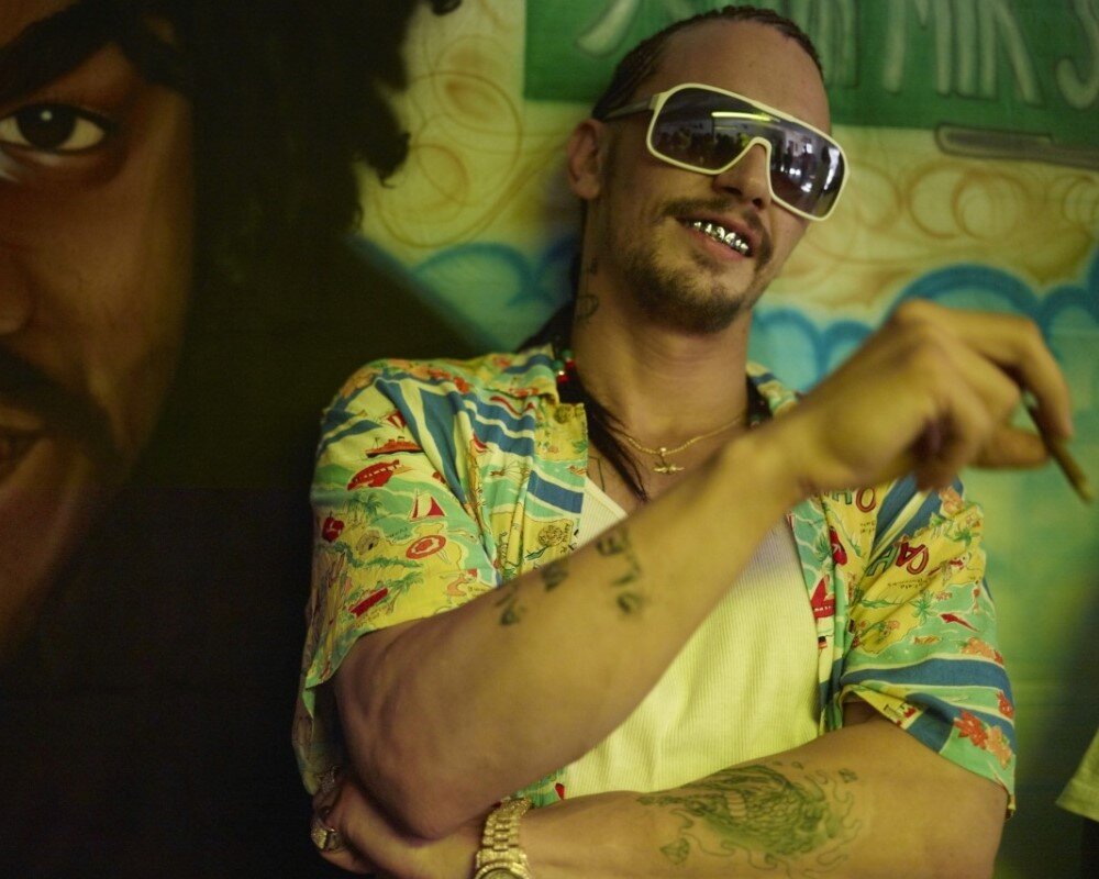 Джеймс Франко в роли Эйлиена (Пришельца). Кадр из фильма "Отвязные каникулы". Изображение взято из свободных источников