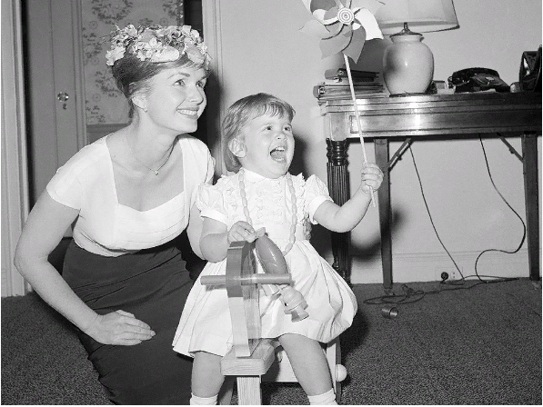 Дебби Рейнольдс с дочерью, Кэрри Фишер, фото из сети Интернет