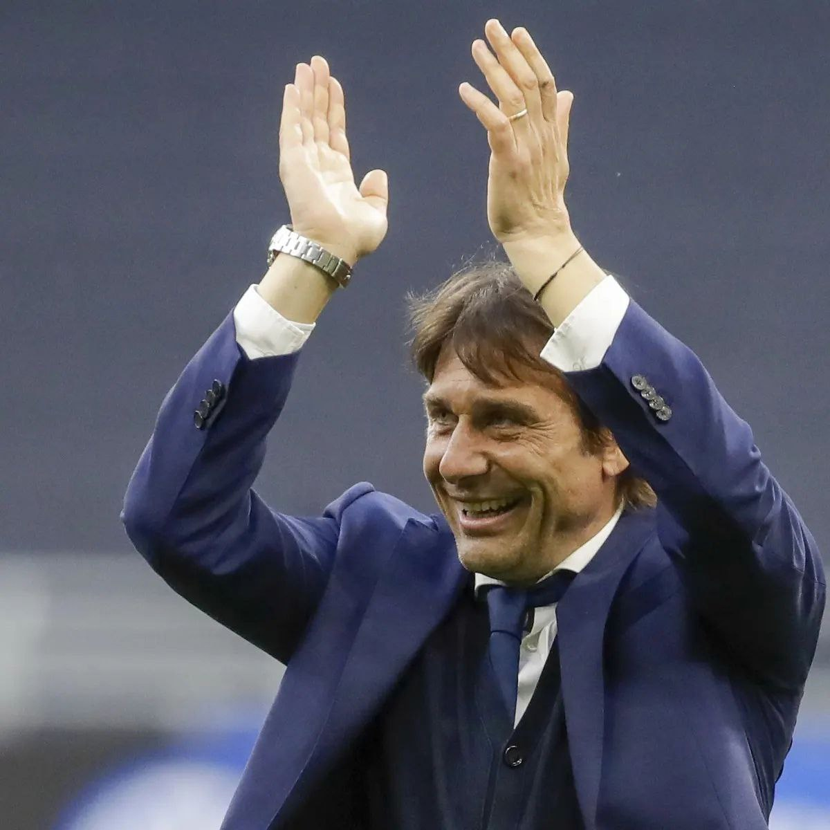 Антонио Конте - главный претендент на пост нового тренера МЮ. Руководство команды, из-за уважения к Сульшеру, переговоров пока не вело. Источник фото - соцсети