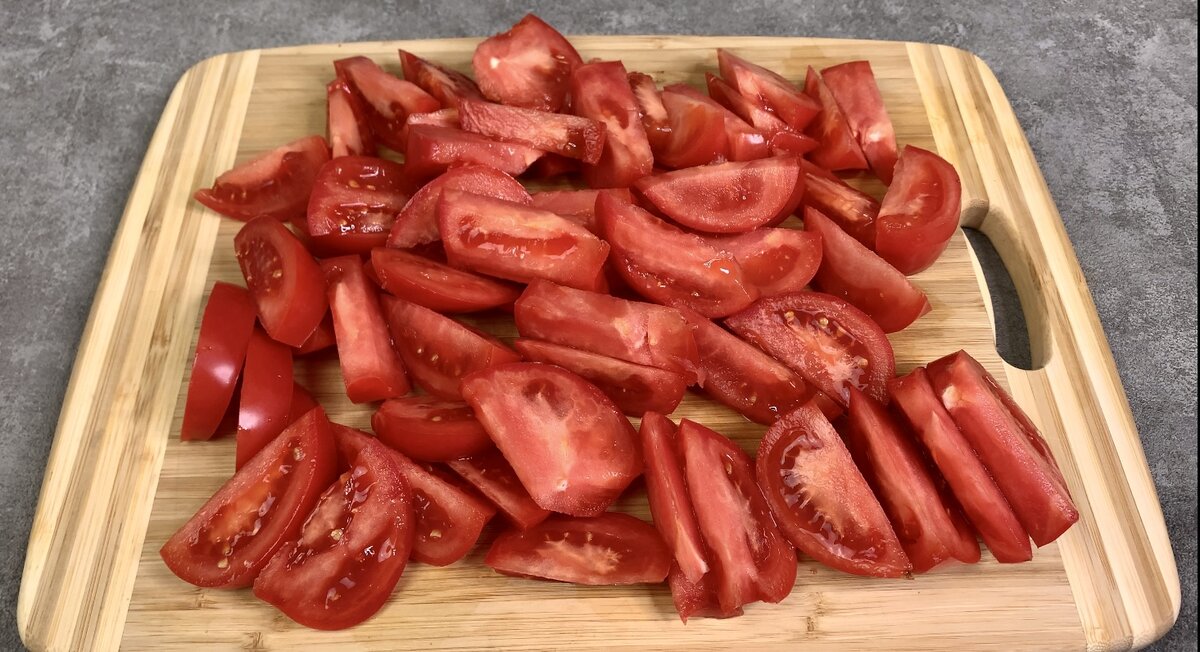 Показываю, как я готовлю магазинные помидоры зимой. По этому рецепту даже безвкусные и несочные получаются бесподобными! Готовить быстро и просто, любой справится!-2