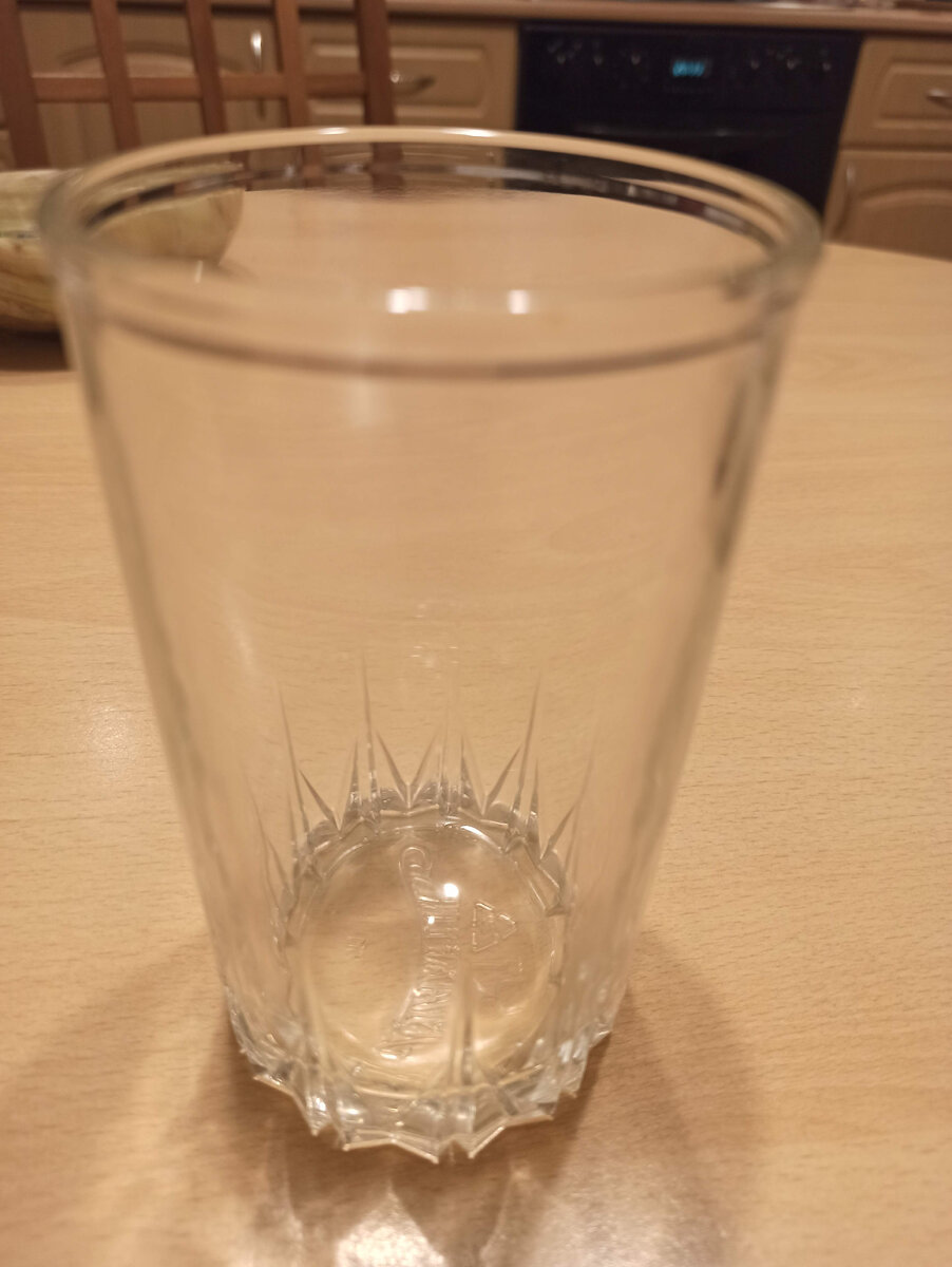 Стаканы из-под варенья. У нас их 4. Фото автора. 