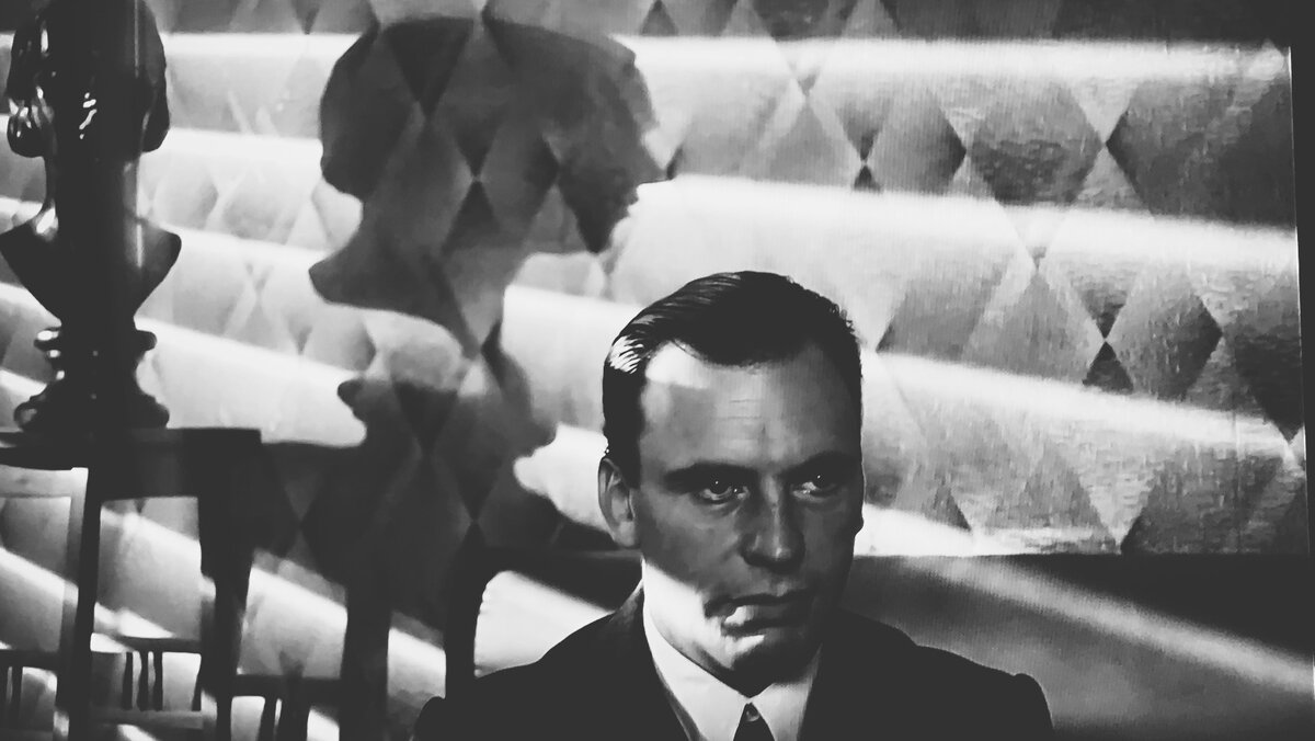 Кадры с телеэкрана - фрагменты фильма (фильм цветной) - листайте галерею!