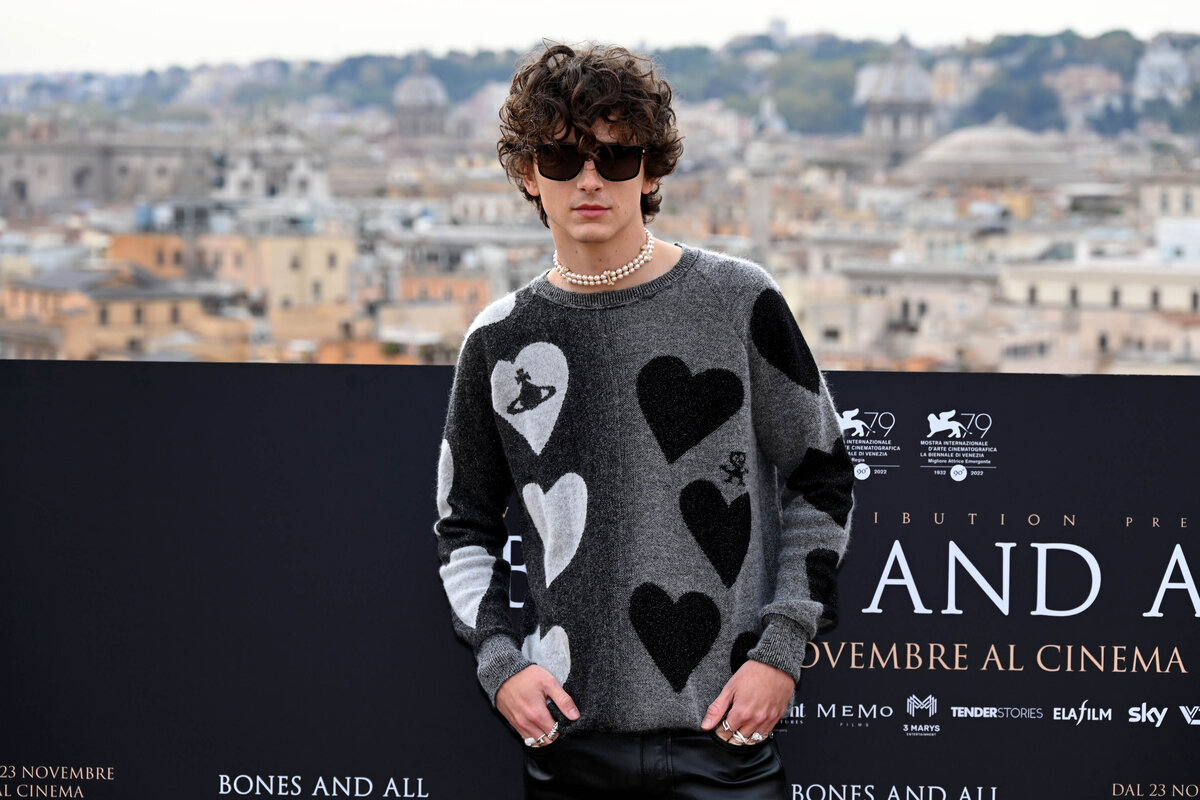     Тимоти Шаламе произвел фурор в аутфите Vivienne Westwood