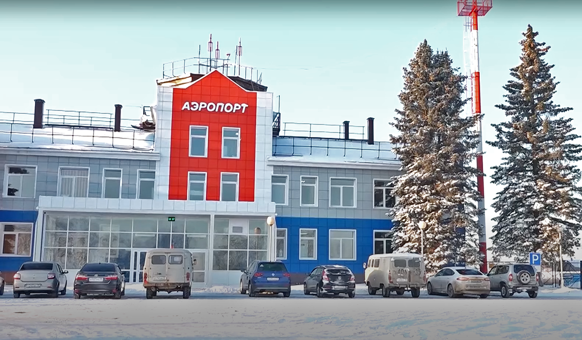 Здание аэровокзала старое, но переоблицованное