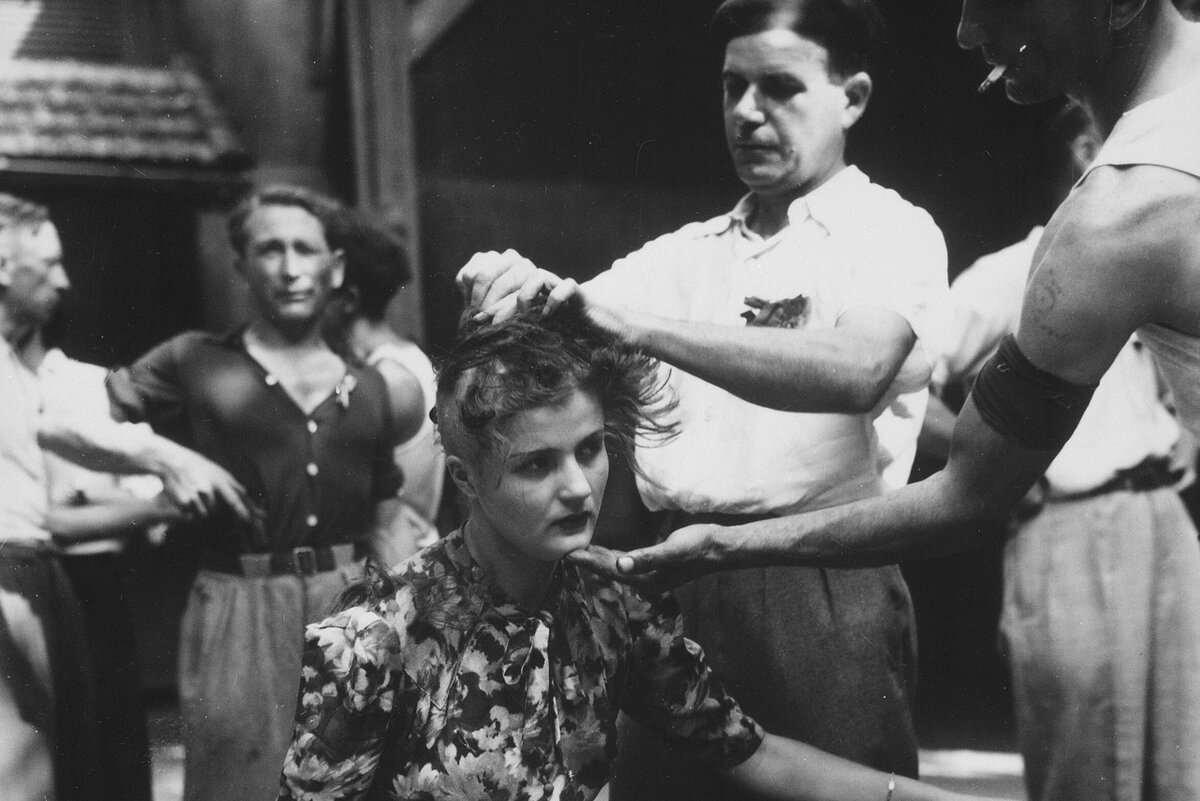     Зачем женщин обрили налысо в 1944 году? Необычное наказание