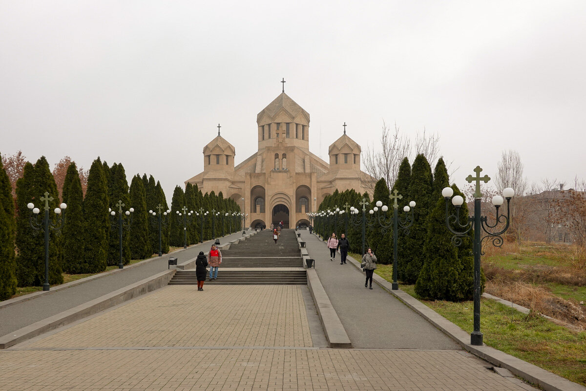 Улица Ерванда Кочара, около дома 2