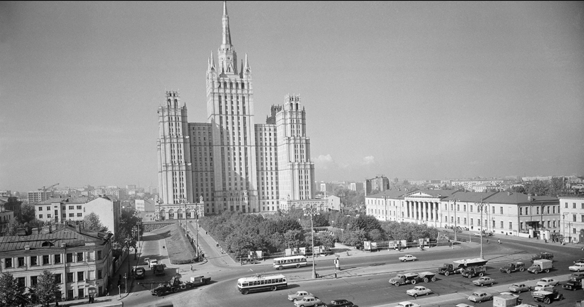 Сталинская высотка на площади Восстания, архив