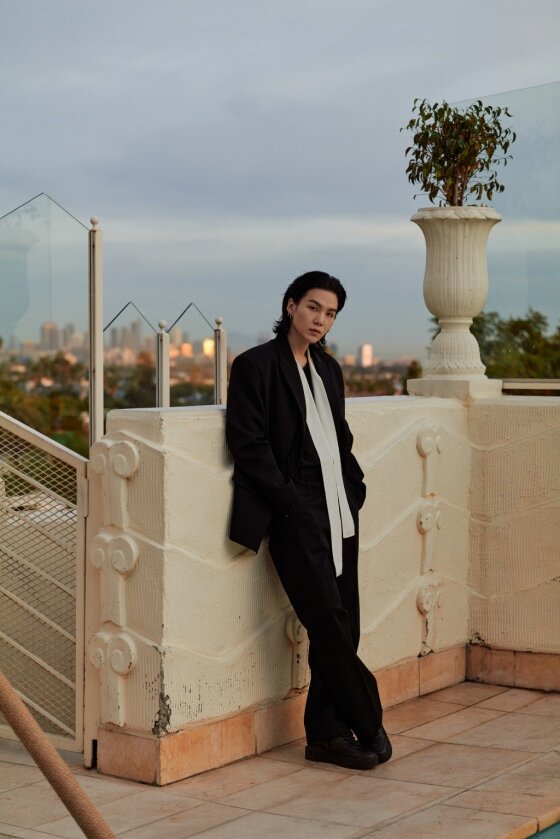    Корейский певец Шуга из BTS стал амбассадором Valentino (фото 3)