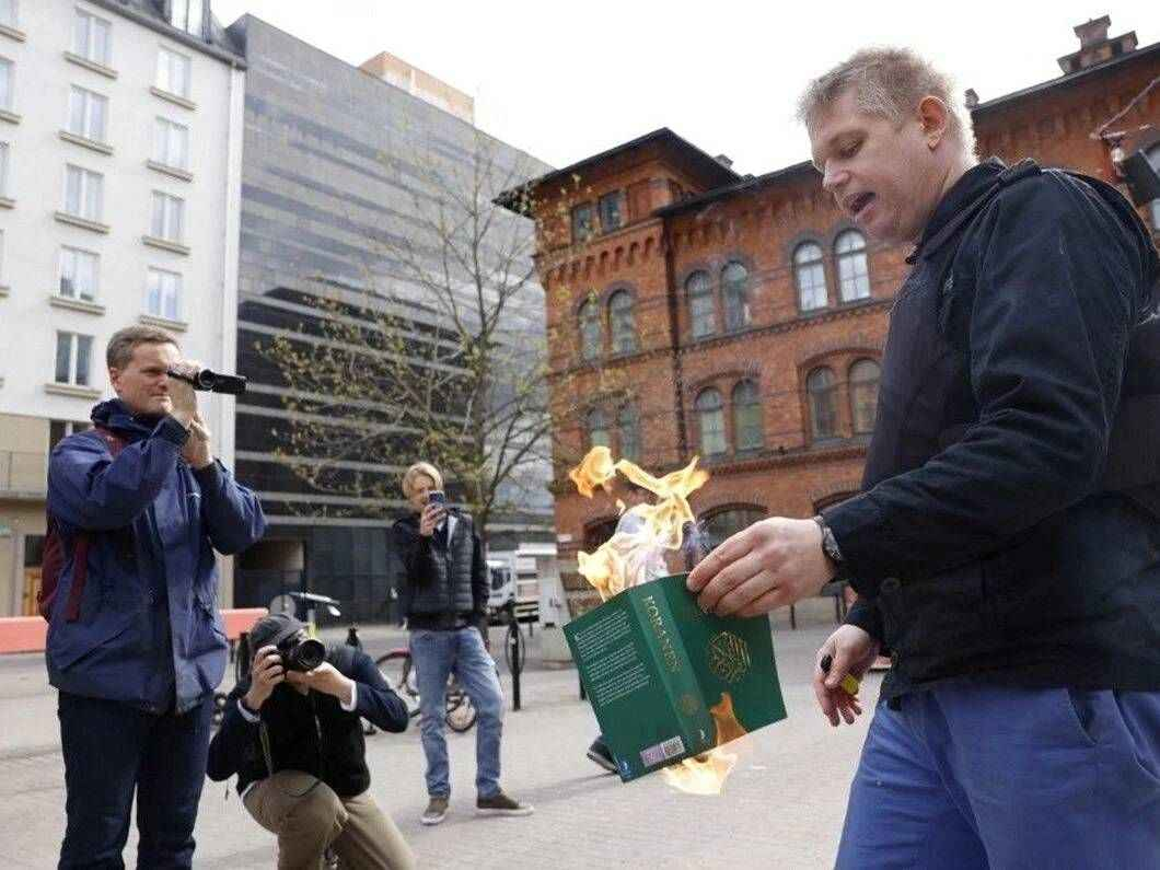 Дело в стокгольме. Расмус Палудан. Расмус Палудан сжег Коран. Жители Западной Украины. Генконсульство Швеции.