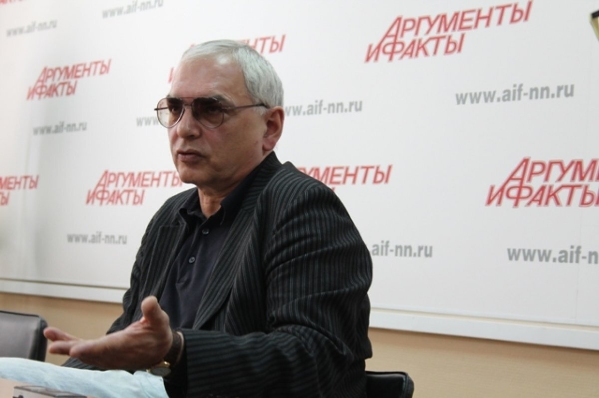    Карен Шахназаров поздравил «Аргументы и факты» с 45-летием