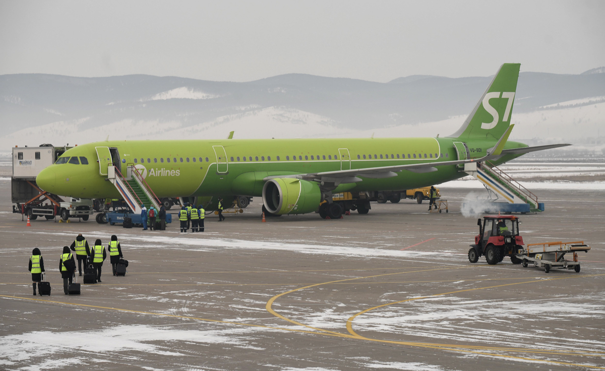 Рейс новосибирск оренбург самолет. A321neo s7. Самолёт а 321 Neo s7. Airbus a320 Neo s7. Airbus a321 с7.