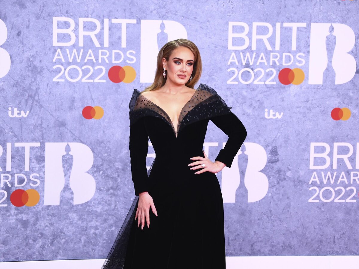 Адель на "BRIT Awards" в 2022 году. Изображение взято из открытых источников.