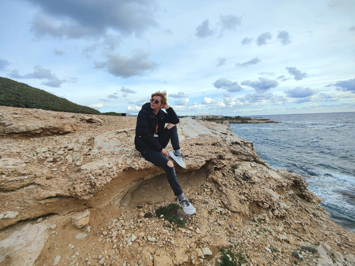 Компромиссов в этом вопросе нет, нельзя "чуть-чуть" ограничить в правах миллионы людей, чтобы они ещё и это "схавали". Нет, дорогие, я не исчезну и под чужую дудку плясать не буду