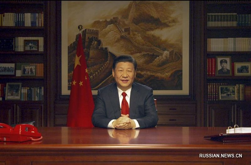 Си Цзиньпин поздравил китайцев и друзей Китая из всех стран мира. Товарищи, друзья, дамы и господа! Здравствуйте! Так быстро пролетело время и вот мы уже встречаем Новый 2018 год!