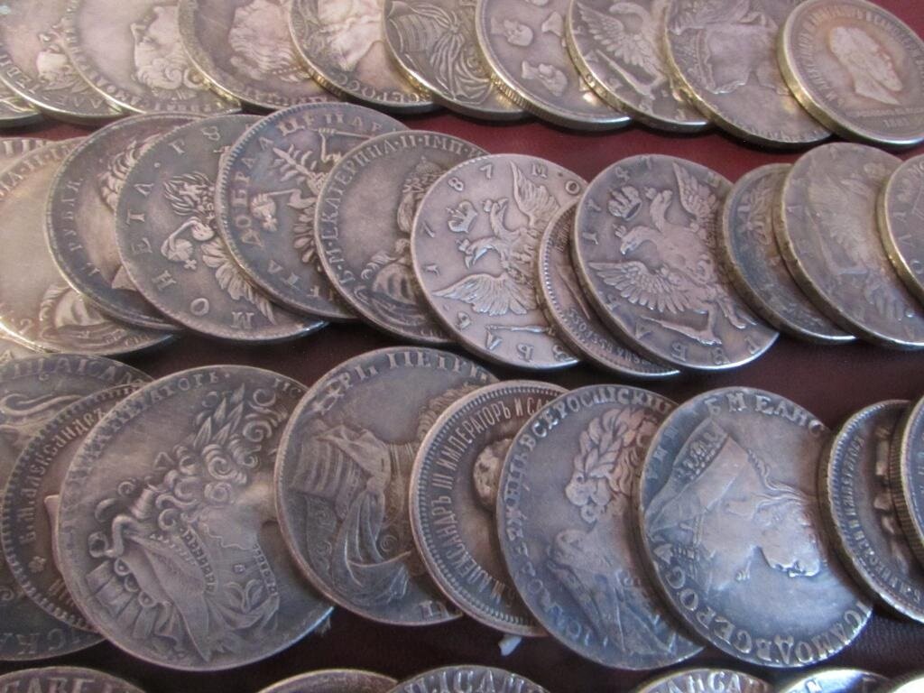Подобное "фуфло" стоит по 100 рублей за штуку.