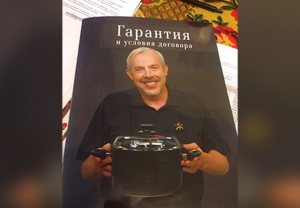 
 
 
 Если заглянуть в словарь, слово Кулинария означает - "человеческая деятельность по приготовлению пищи к еде". Но здесь меня ожидал очередной "лохотрон". Торговцы расписывали во всех красках кухонную посуду, на которой, по их словам, можно приготовить исключительно здоровую пищу. "Изюминка" в том, что эта посуда стоит десятки тысяч рублей.
 